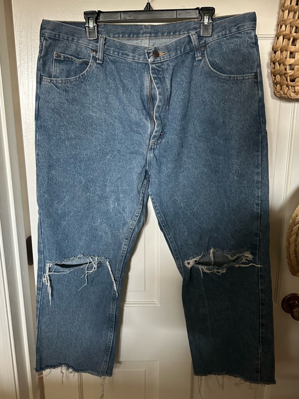 Wrangler Women’s Blue Jeans Plus Size Distressed Denim Pants Size 40x30